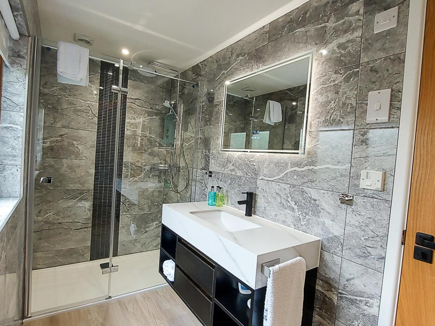 Meadow View Apartments New Quay Dış mekan fotoğraf